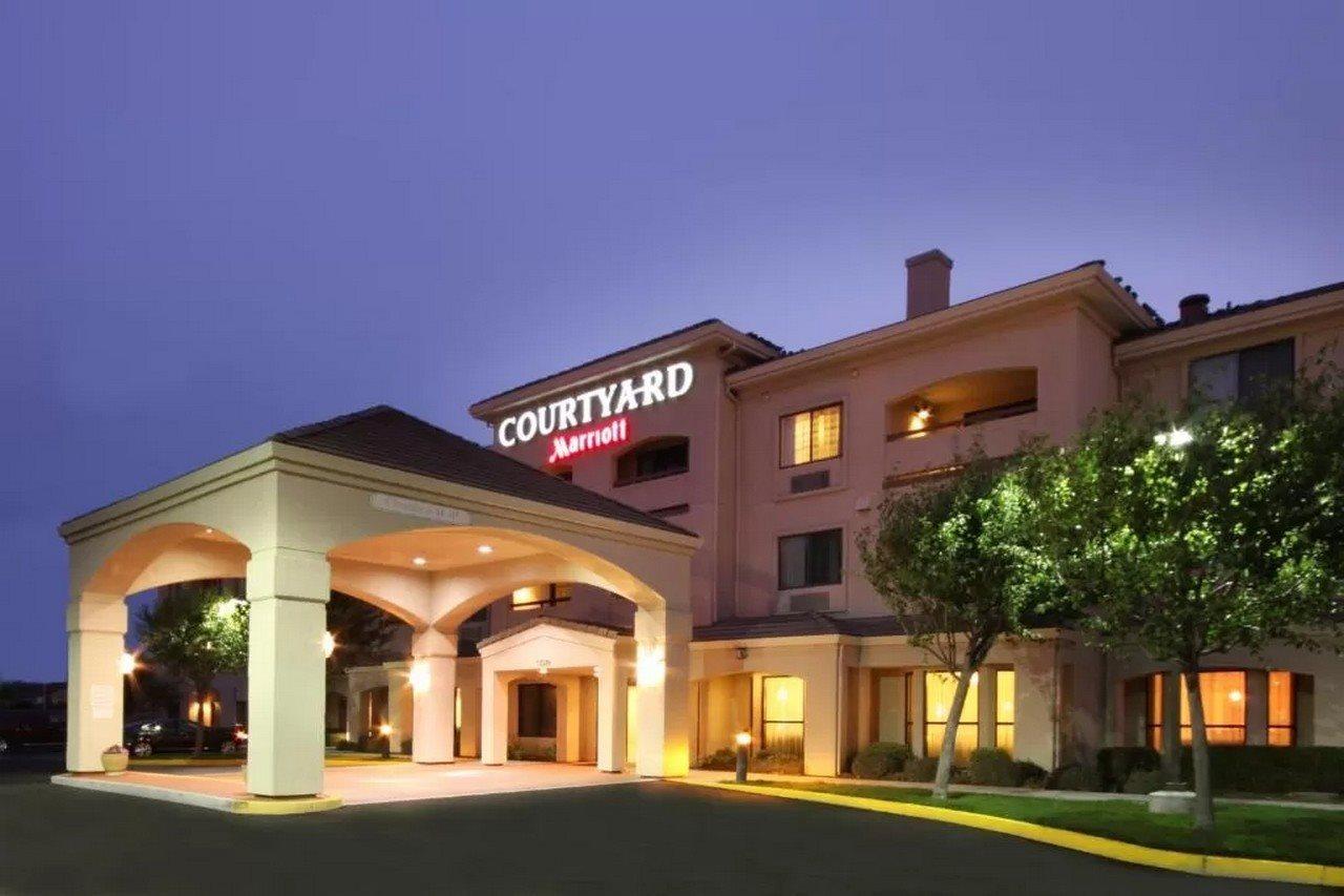 Courtyard By Marriott Salinas Monterey Hotel Екстериор снимка