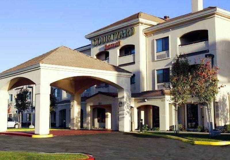 Courtyard By Marriott Salinas Monterey Hotel Екстериор снимка