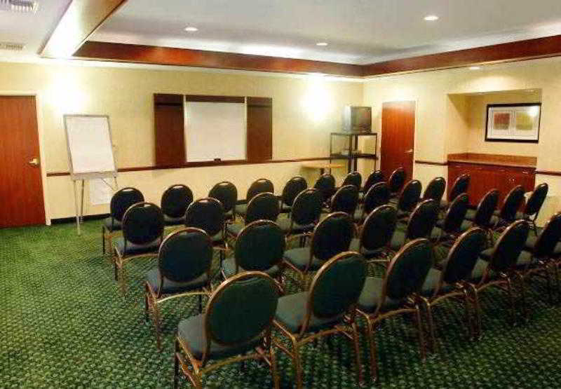 Courtyard By Marriott Salinas Monterey Hotel Съоръжения снимка