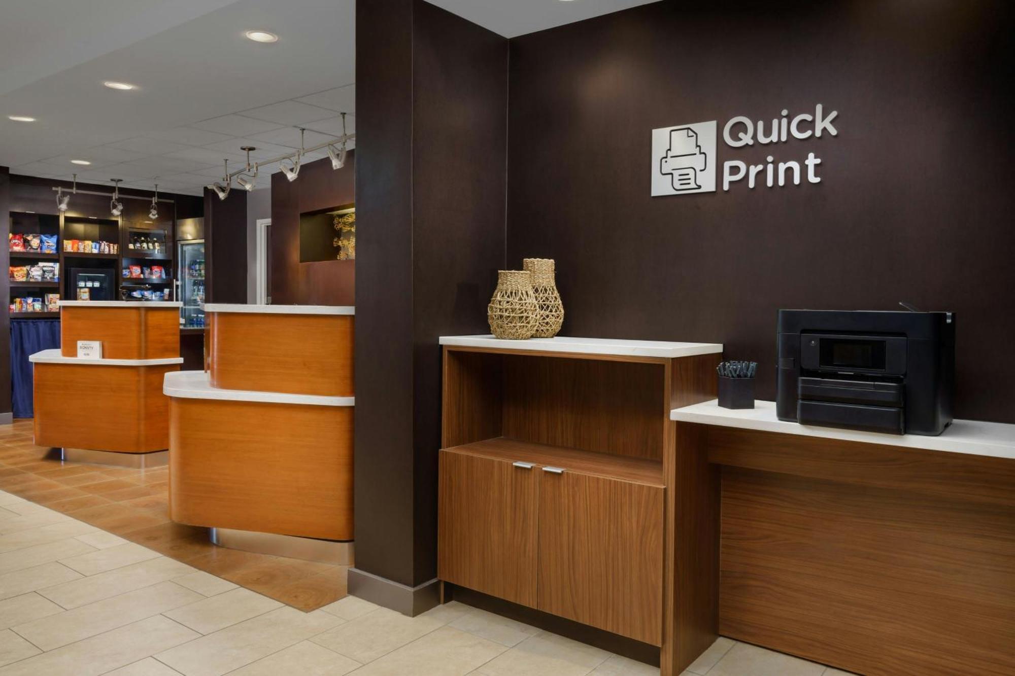 Courtyard By Marriott Salinas Monterey Hotel Екстериор снимка