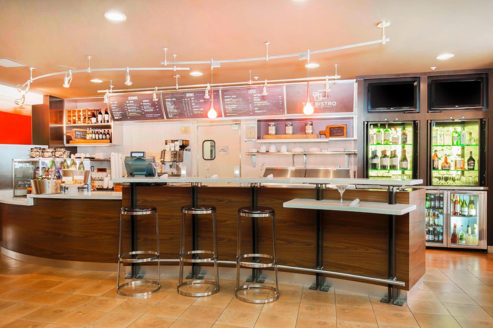 Courtyard By Marriott Salinas Monterey Hotel Екстериор снимка