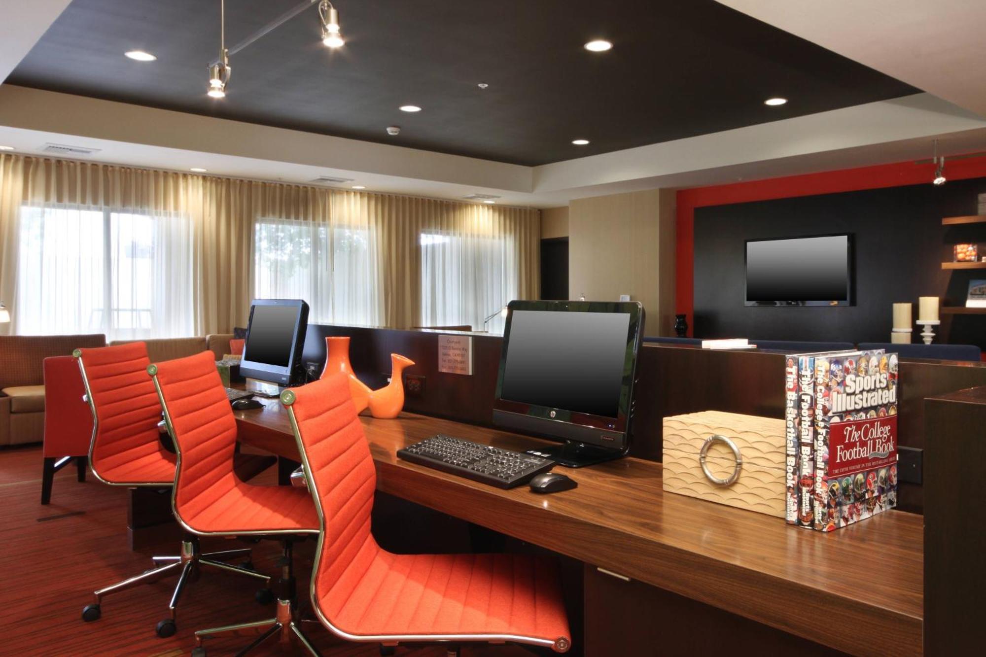 Courtyard By Marriott Salinas Monterey Hotel Екстериор снимка