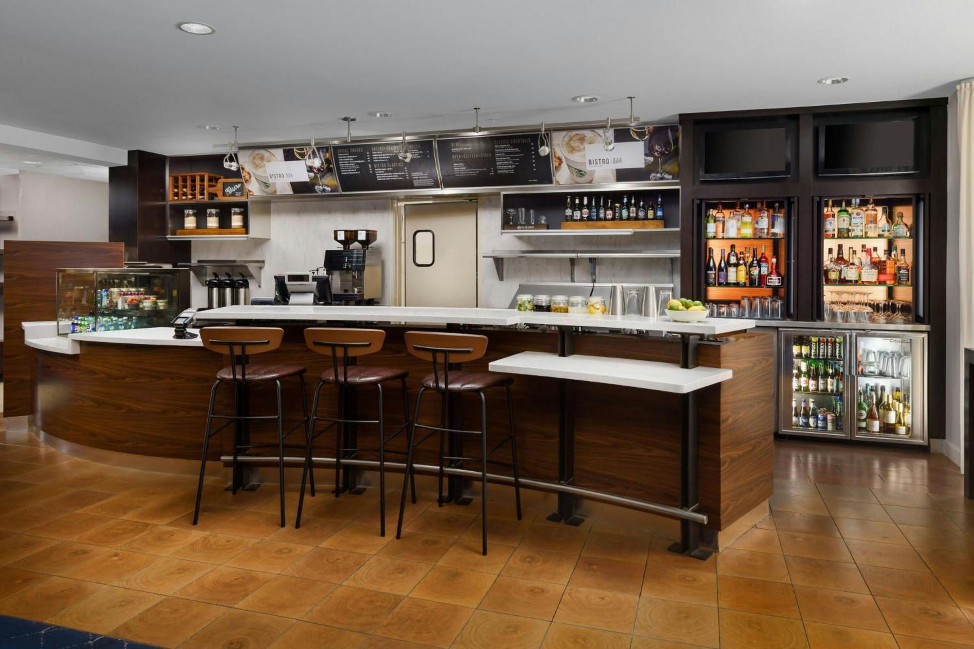 Courtyard By Marriott Salinas Monterey Hotel Екстериор снимка