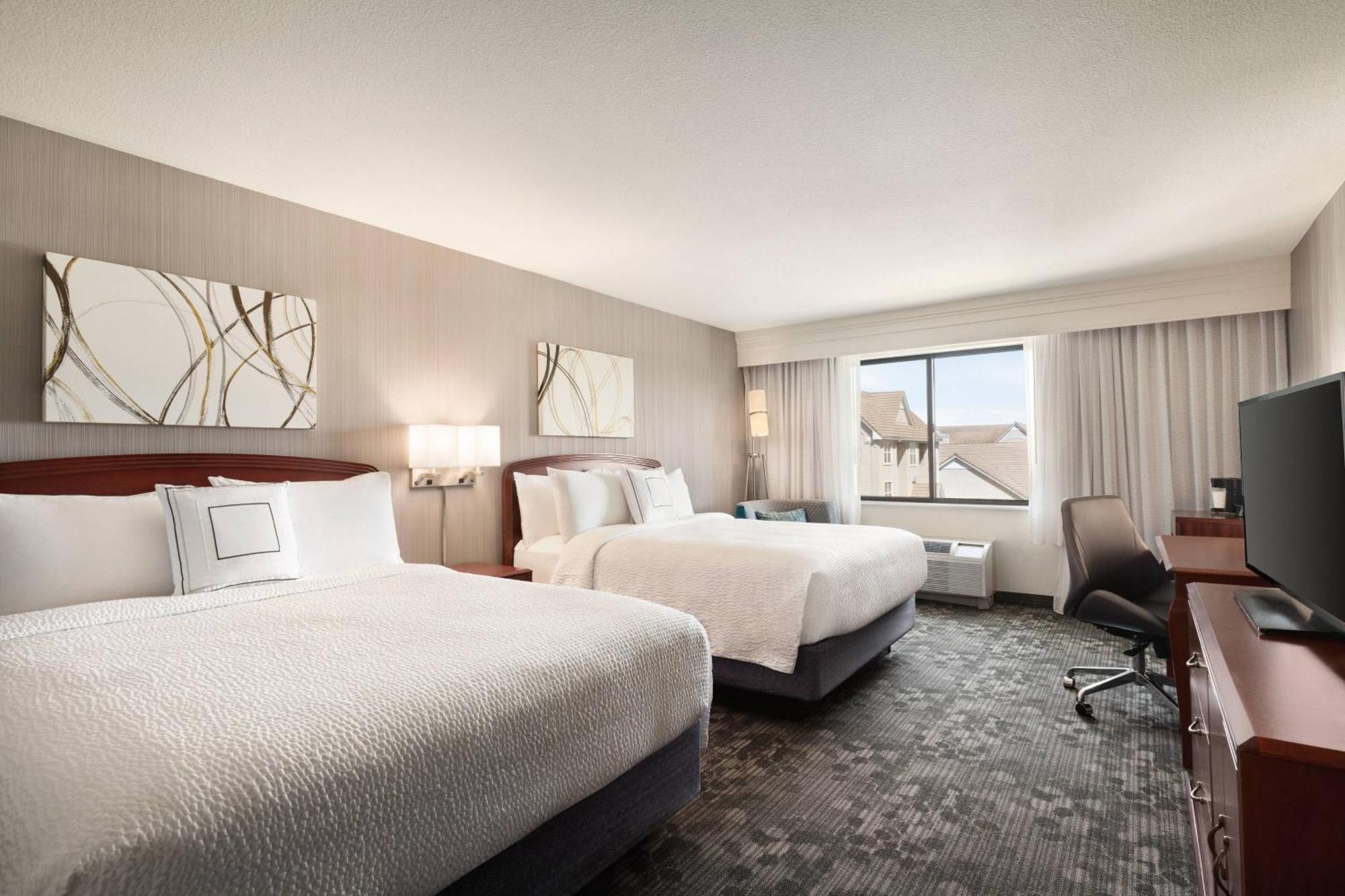 Courtyard By Marriott Salinas Monterey Hotel Екстериор снимка