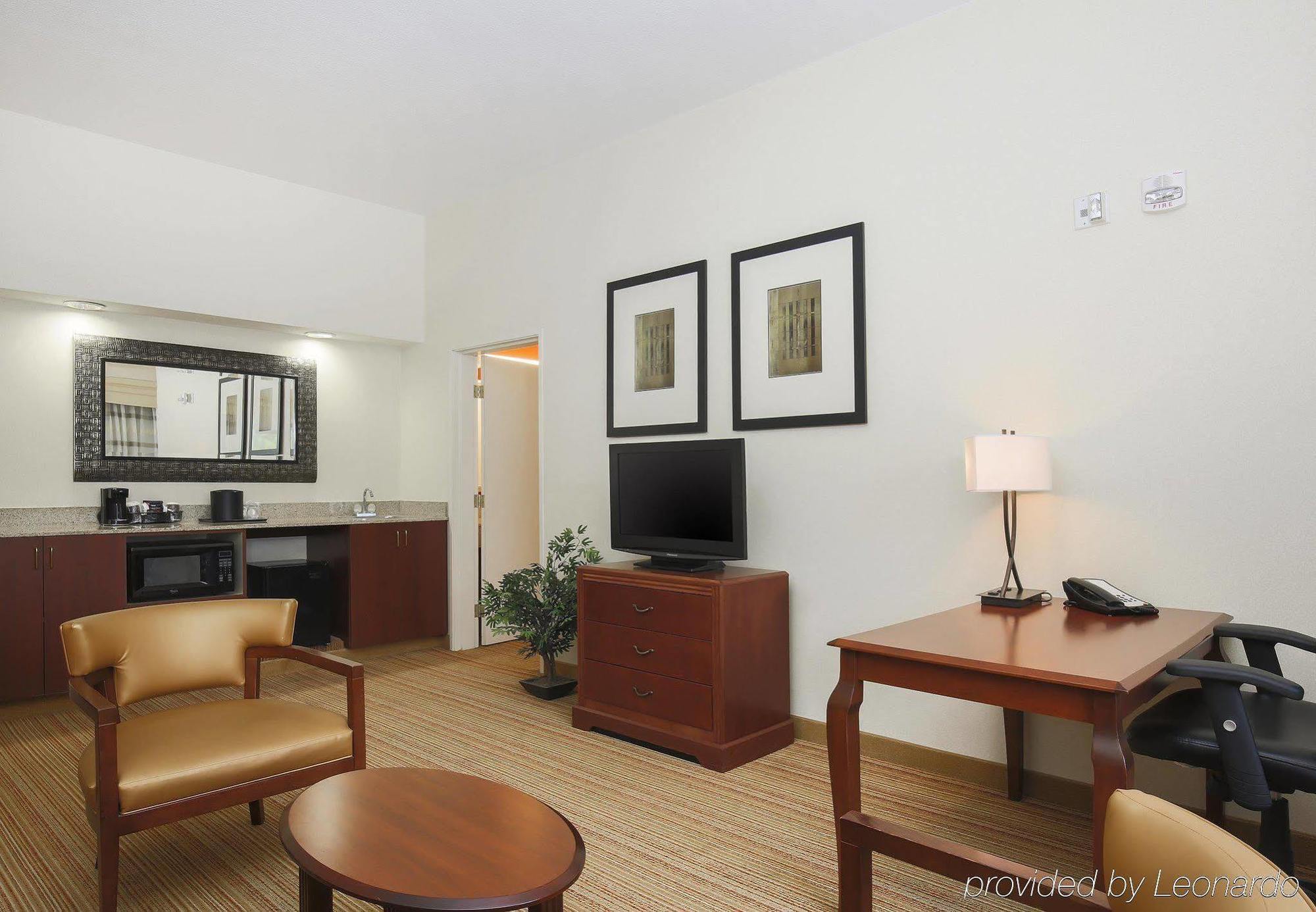 Courtyard By Marriott Salinas Monterey Hotel Екстериор снимка