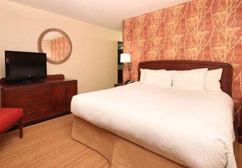 Courtyard By Marriott Salinas Monterey Hotel Екстериор снимка